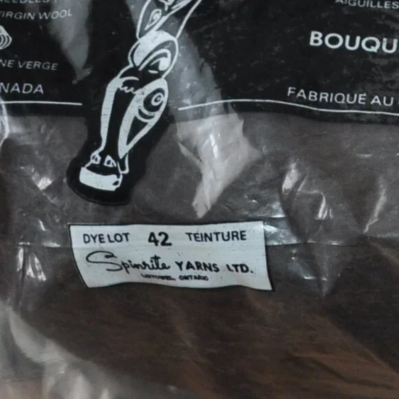 Dominion Siwash Carded Wool 4 Cakes,  200g Dye Lot 42 Dark Brown - Picture 3 of 4